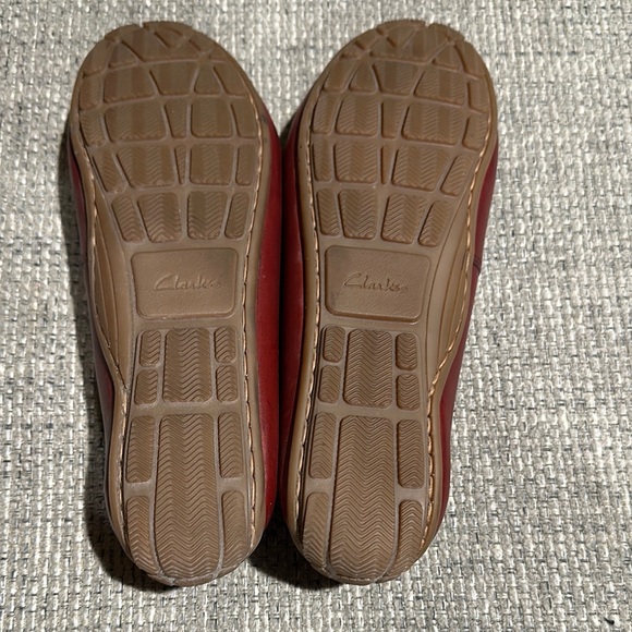 NWOB Clarks Red Leather Moccasin Style Loafers - Picture 6 of 6